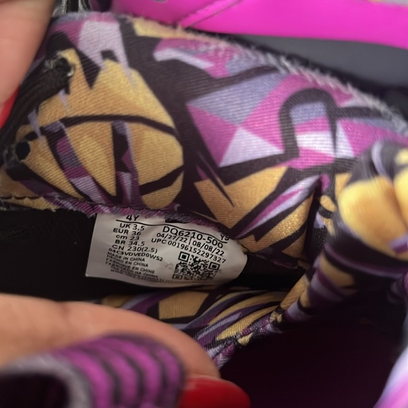 Nike kids Little Posite in purple/black in great used condition size 4y - Picture 4 of 5